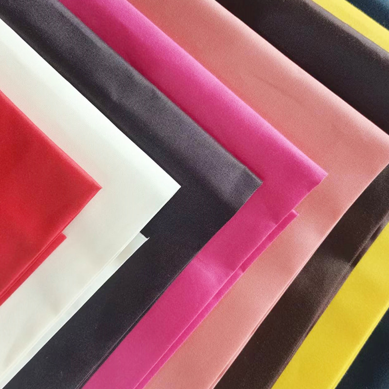 TMIE-08-1-3 Åndbar kjole stof Bredde 115 cm Vægt 90 GSM Ingrediens Polyester farvet med glat poleret polyester poplin stof