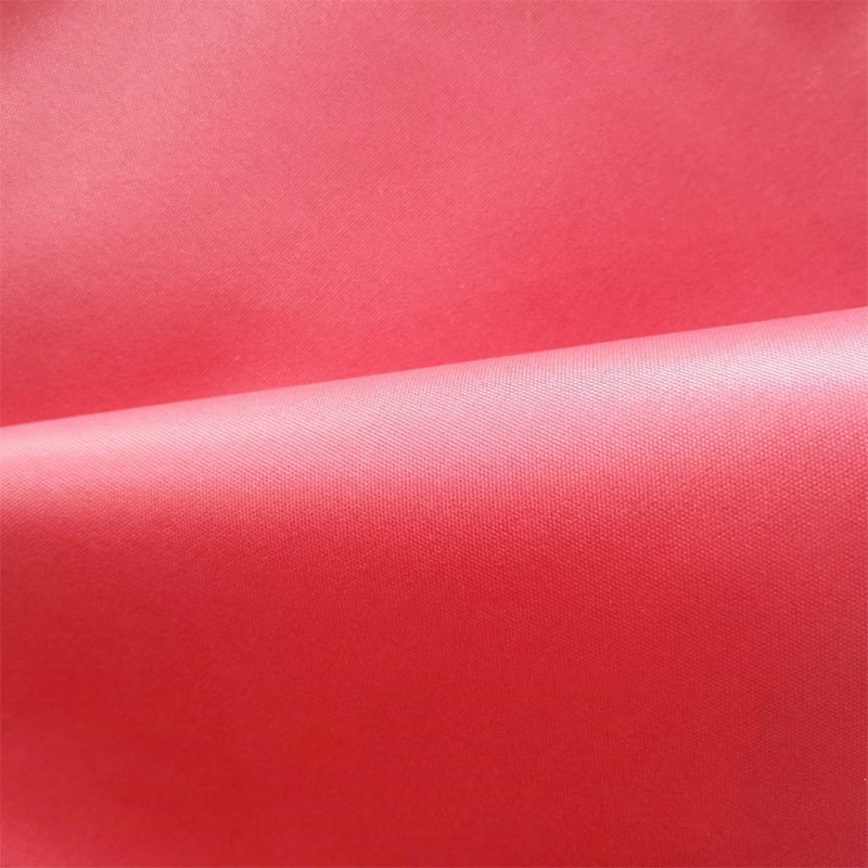 TMIE-08-1-1 70GSM 122CM skjortebeklædningsgenstand blødt og blankt stof 100% polyester Materiale farvet med poleret polyester poplin stof