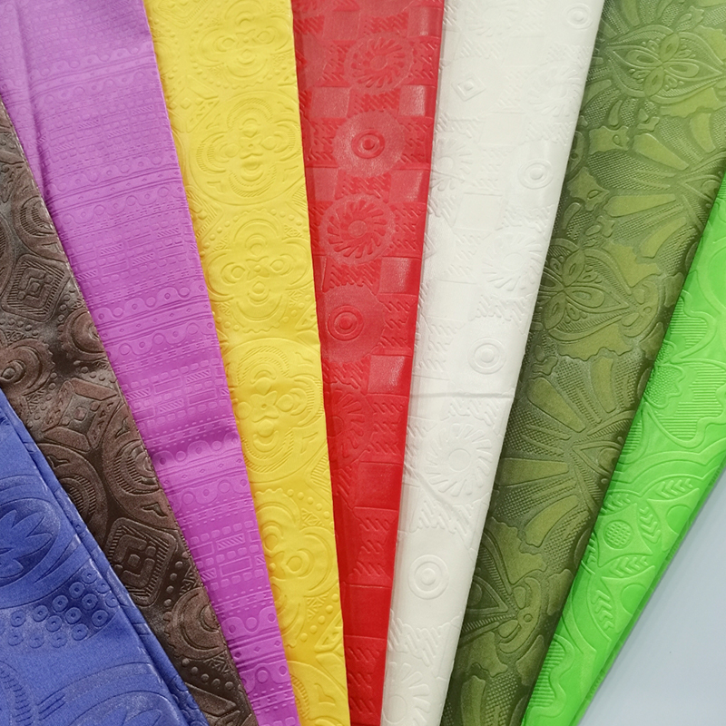 TMIE-08-2-1 Smal bredde stof Højdensitet 100GSM tilpasset farve farvet med 3D præget polyester poplin stof