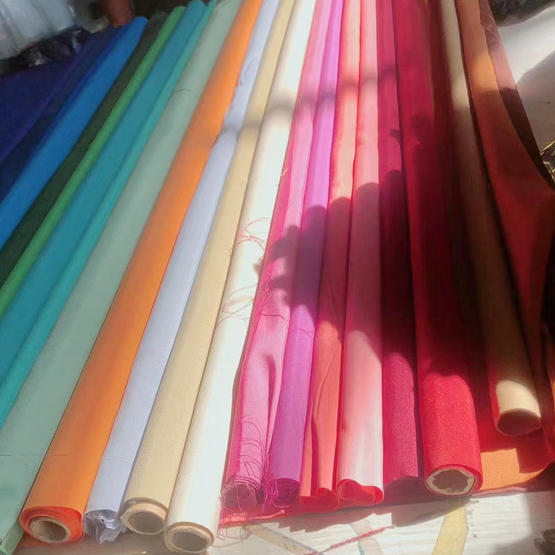TMIE-08-5-2 112CM Bredde Letvægt 75GSM tilpasset farve og mere end 100+farver indfarvet foring polyester poplin stof